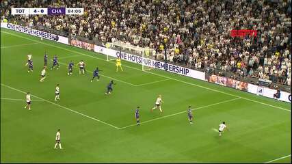 Tottenham já gastou mais de R$ 2,1 bilhões em reforços, mas ainda quer mais uma contratação